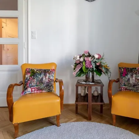 Gorgeous Flat Right Near The Center Lägenhet
