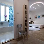 Gorgeous Flat Right Near The Center Apartament *