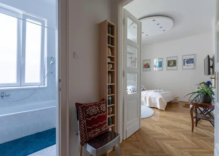 Gorgeous Flat Right Near The Center Apartment *