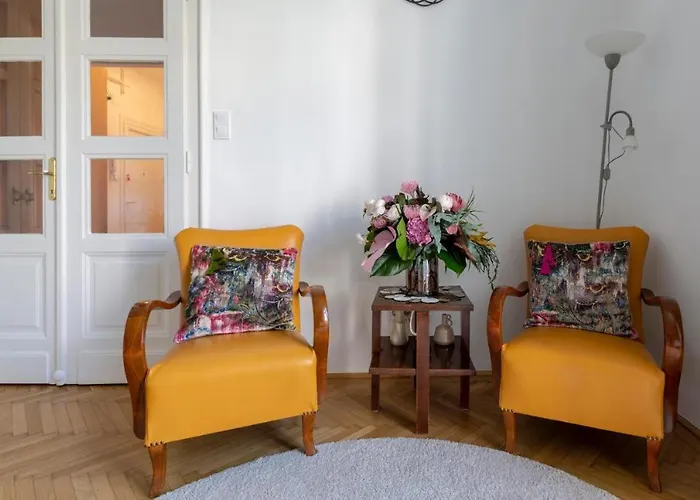 Gorgeous Flat Right Near The Center Apartment