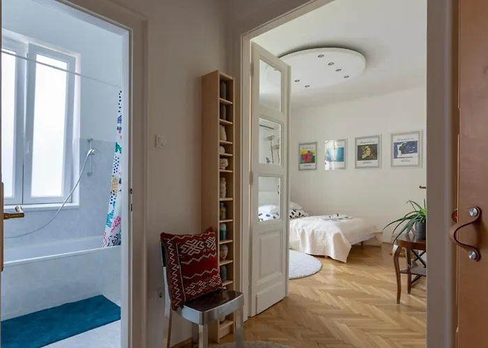 Gorgeous Flat Right Near The Center