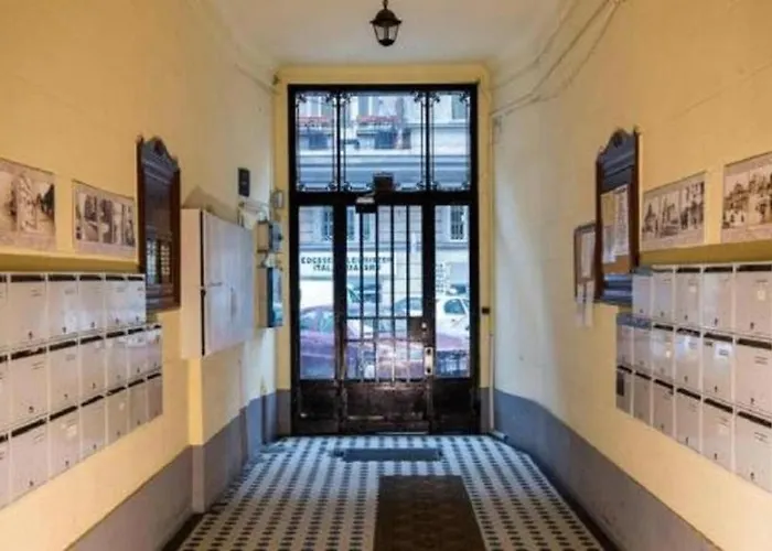 Gorgeous Flat Right Near The Center Apartment *