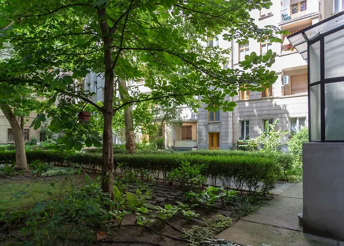 Gorgeous Flat Right Near The Center Apartment