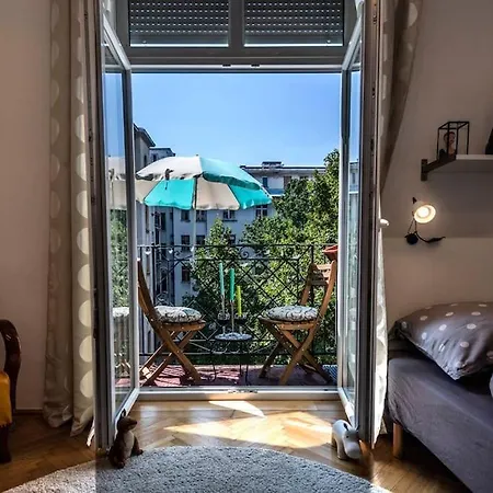 Gorgeous Flat Right Near The Center *