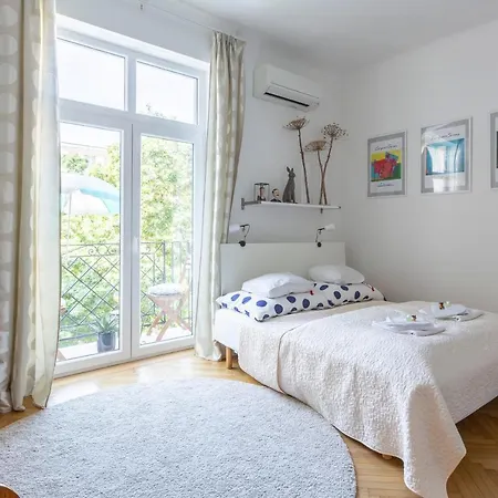 Gorgeous Flat Right Near The Center Apartment