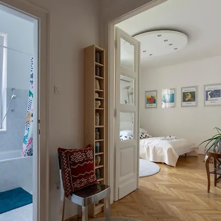 Gorgeous Flat Right Near The Center